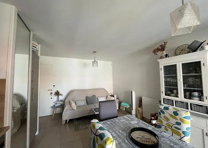 Daire Centre : T2 Avec Parking, Loggia Et Proche - Fr-1-319-566