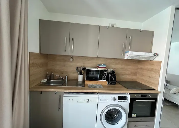 Daire Centre : T2 Avec Parking, Loggia Et Proche - Fr-1-319-566 *