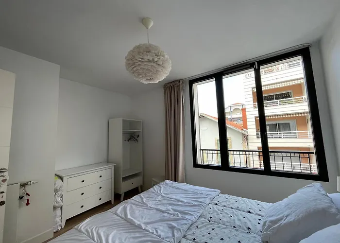 Centre : T2 Avec Parking, Loggia Et Proche - Fr-1-319-566 * Arcachon